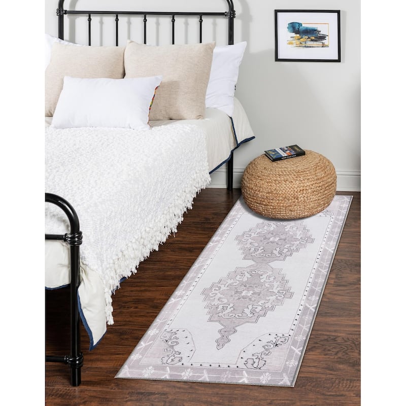 Traditional Rine Collection Area Rug - 2'x5'3" - White-Gray
