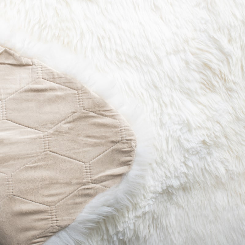 SAFAVIEH Handmade Sheepskin Aybek Genuine Pelt Rug