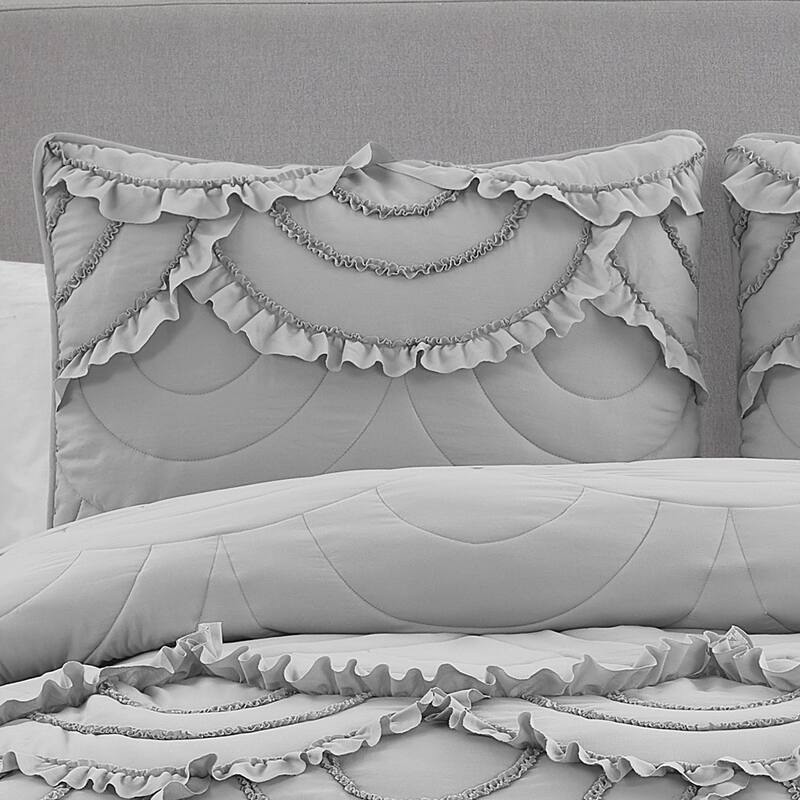 DESIGN STUDIO Scallop Ruffle Garment Washed Soft Solid Quilt Set