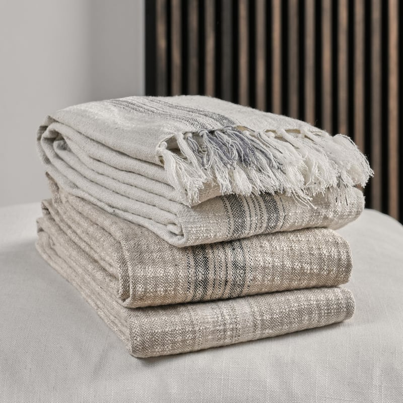 Villa by Classic Home Ria Ivory/Gray Throw Blanket 50x70