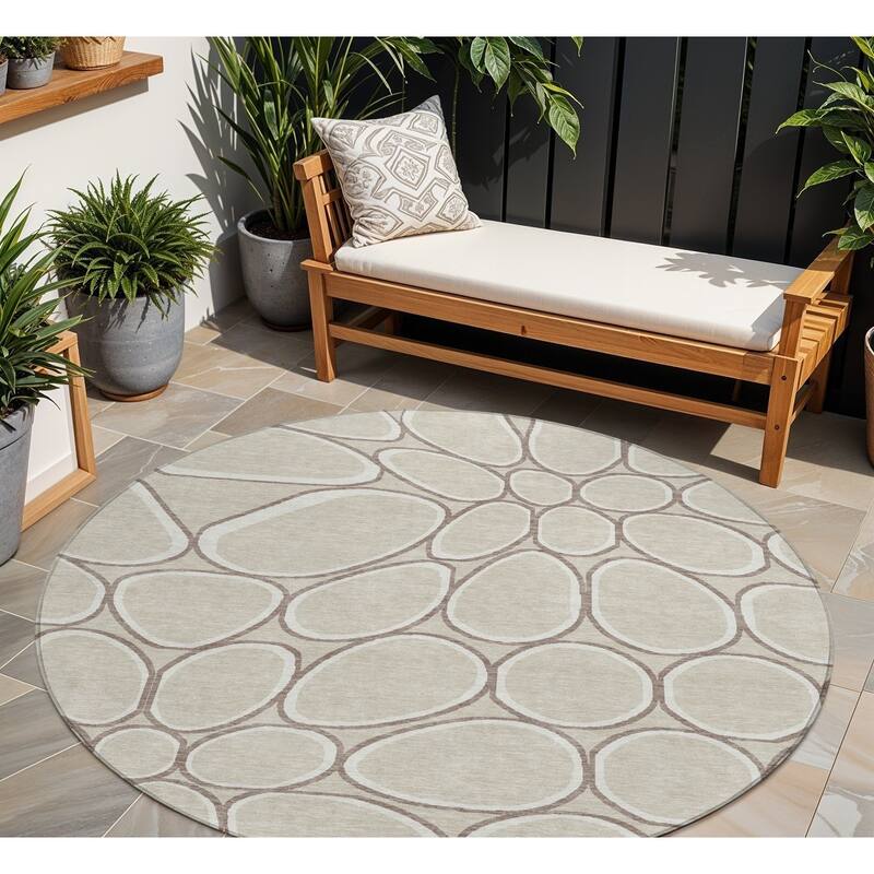 HomeRoots Abstract Transitional Rectangle Outdoor Rug - 8' Round