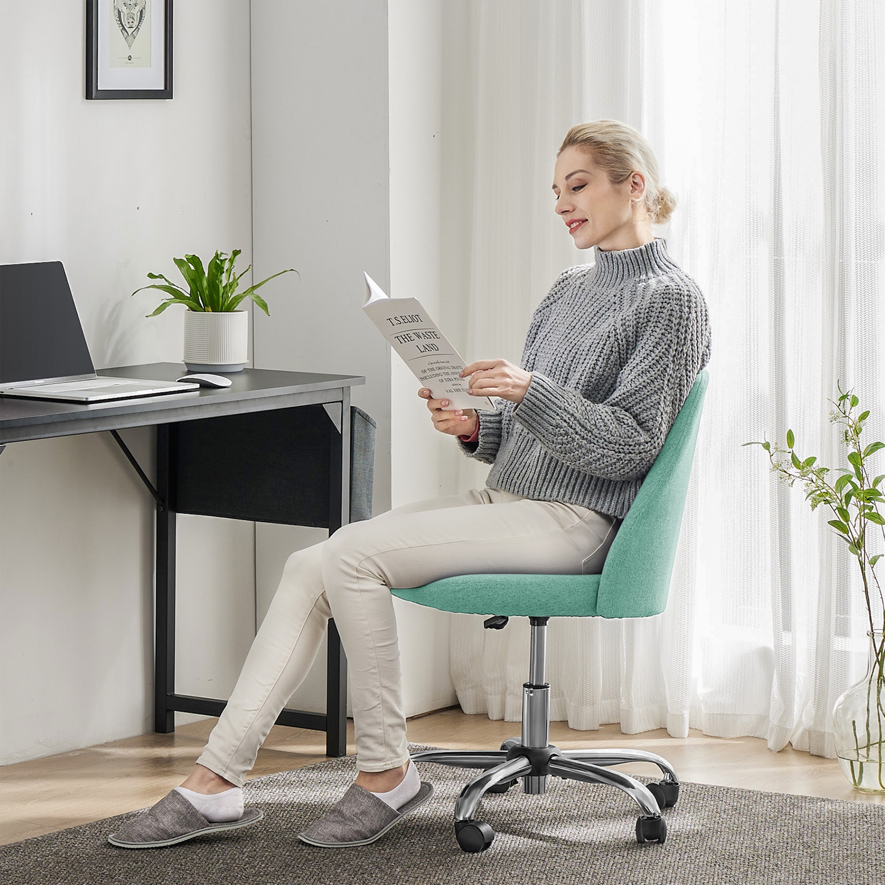Computer shop chair compact