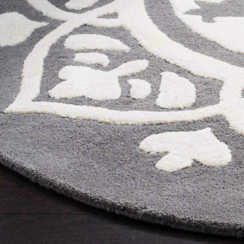 SAFAVIEH Handmade Bella Naina Modern Floral Wool Rug