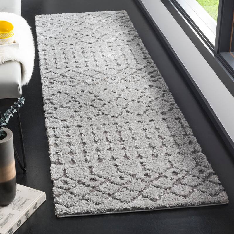 SAFAVIEH Sparta Shag Albina 1.2-inch Thick Rug - 2'3" x 8' Runner - Grey/Grey
