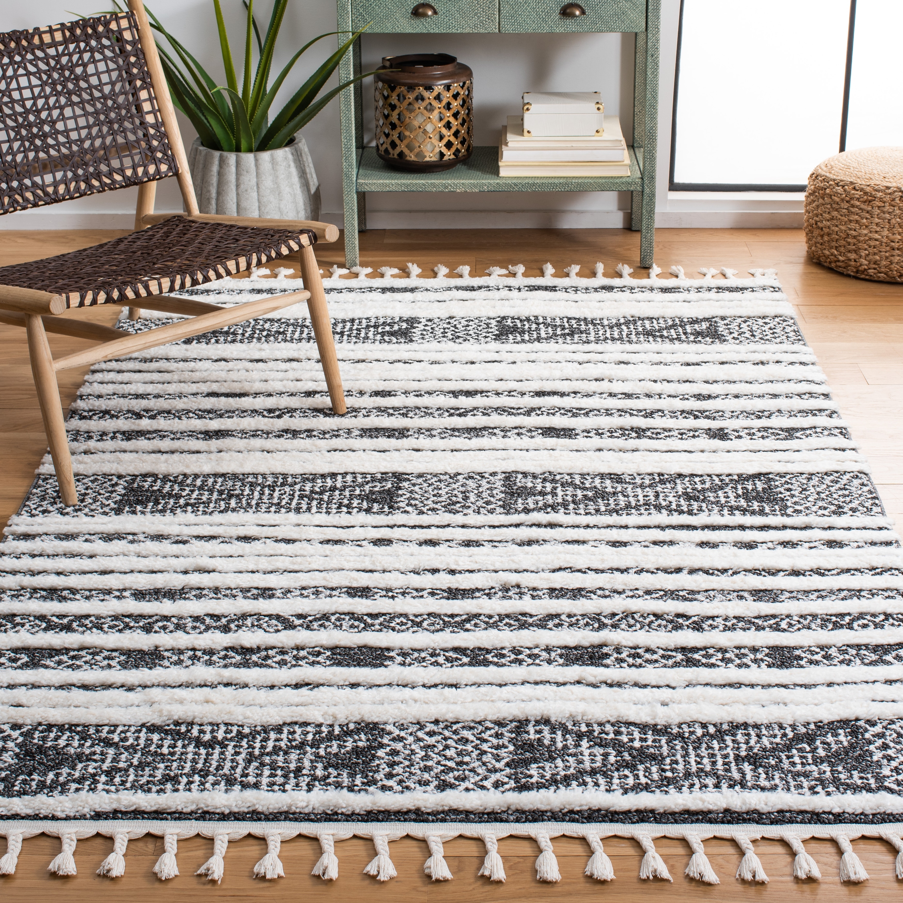 SAFAVIEH Moroccan Tassel Shag Garmen 2-inch Thick Rug