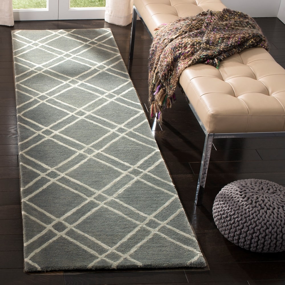 SAFAVIEH Handmade Himalaya Beadwork Modern Wool Rug