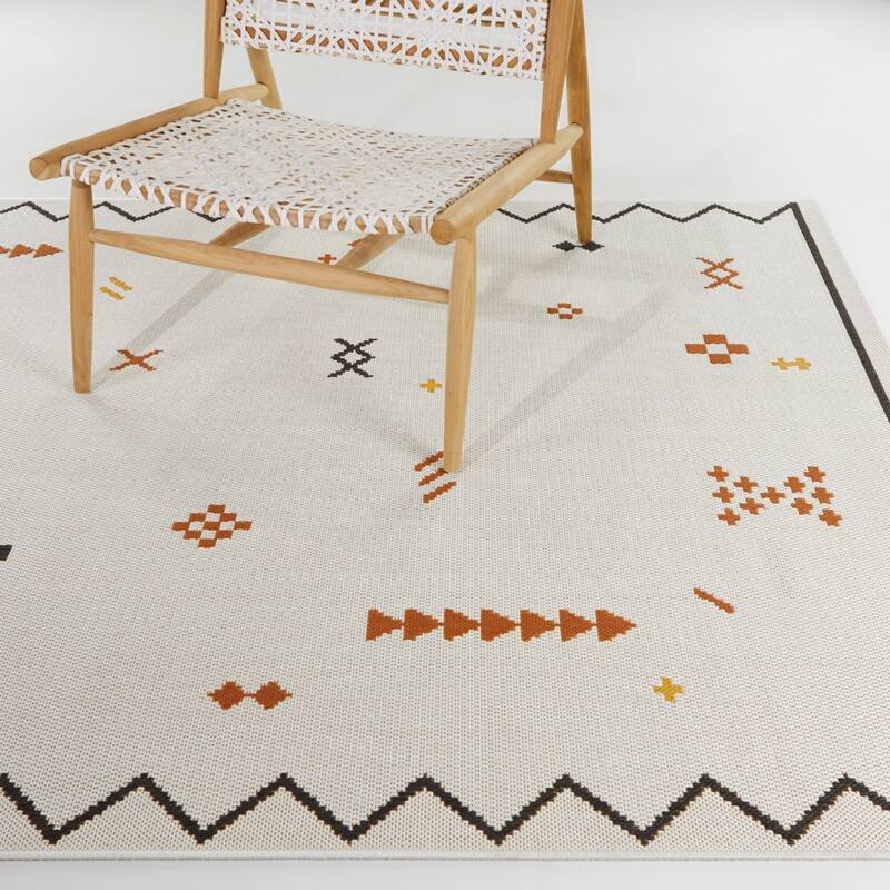 Rosalind Contemporary Indoor/Outdoor Area Rug - 5'3" x 7' - Orange