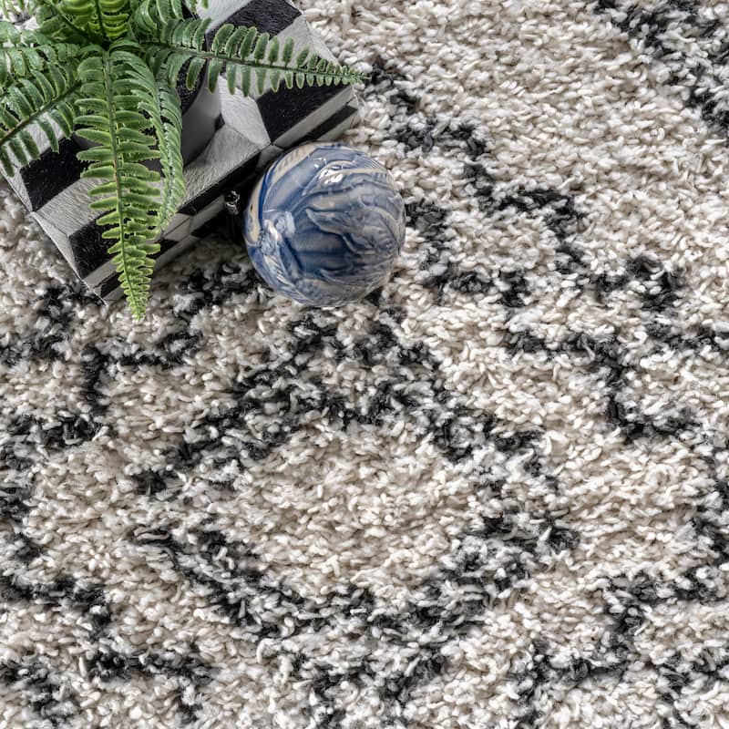 Nuloom Vasiliki Moroccan Shag Tasseled Area Rug
