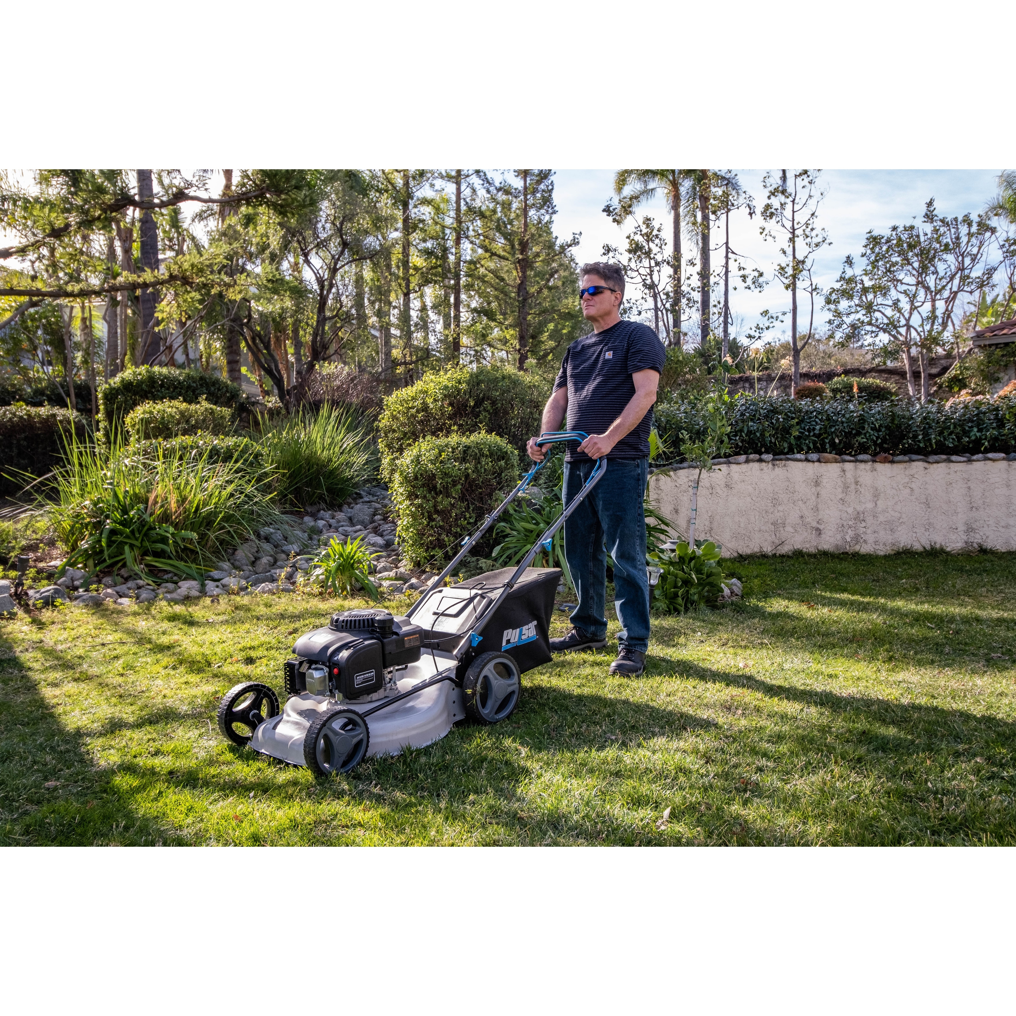 Self propelled gas lawn mower under $200 store