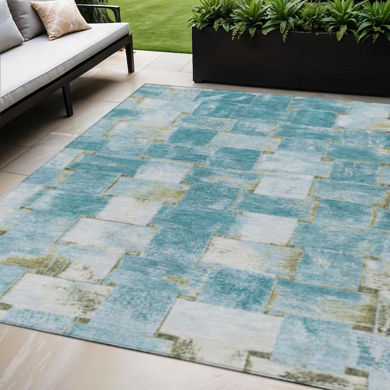 HomeRoots Striped Transitional Rectangle Outdoor Rug - 5' X 8'