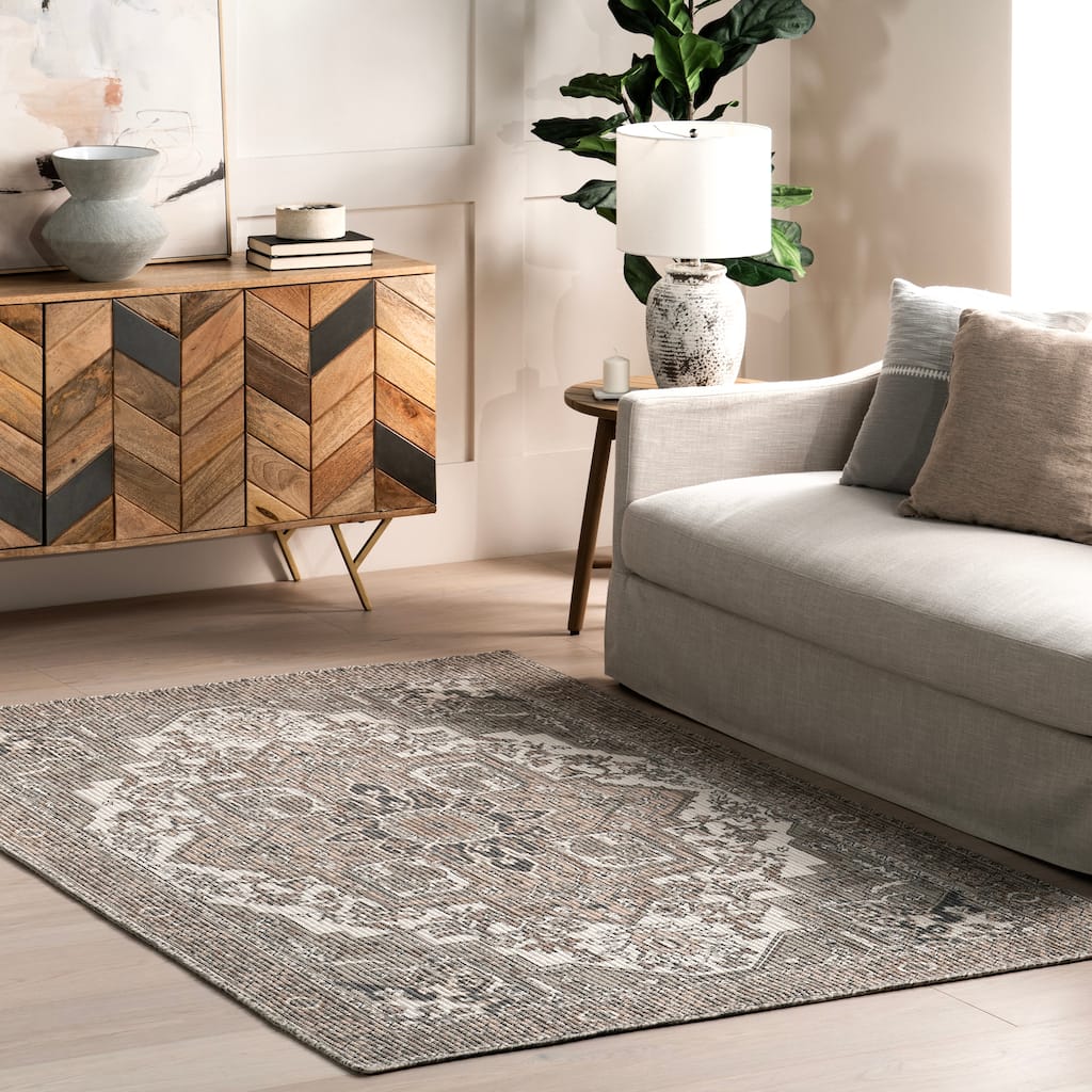 Nuloom Sausha Traditional Medallion Indoor/Outdoor Area Rug