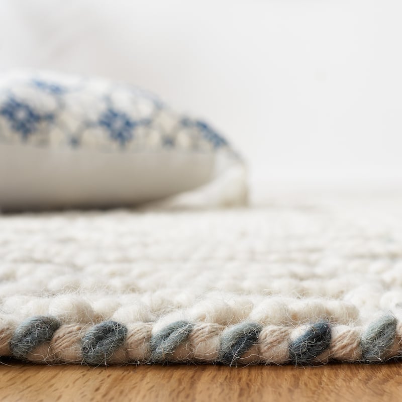 SAFAVIEH Handmade Natura Tobea Fringe Wool Rug