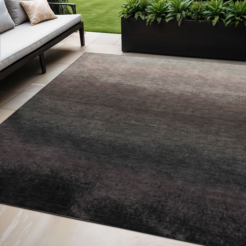 HomeRoots Ombre Transitional Rectangle Outdoor Rug - 5' X 8'