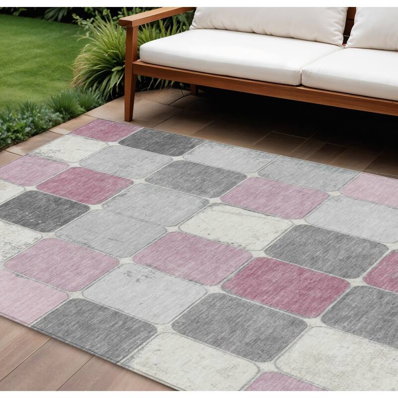 HomeRoots Geometric Transitional Rectangle Outdoor Rug - 10' X 14'