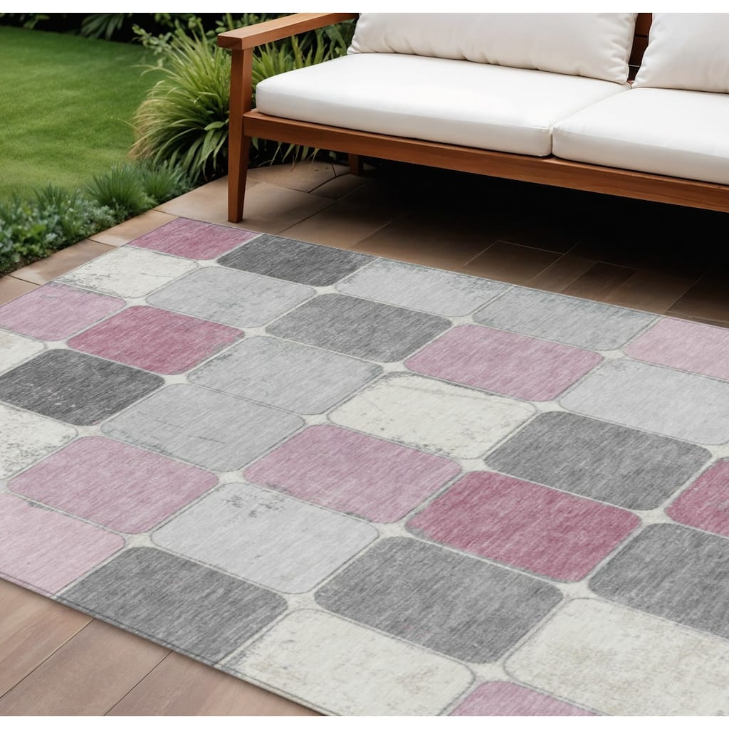HomeRoots Geometric Transitional Rectangle Outdoor Rug
