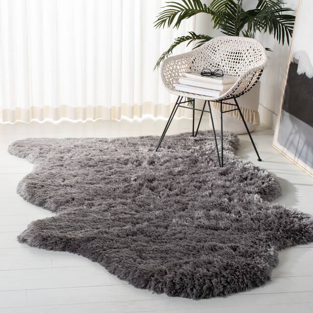 SAFAVIEH Handmade Arctic Shag Guenevere 3-inch Extra Thick Rug - 5' x 8' Scallop - Grey