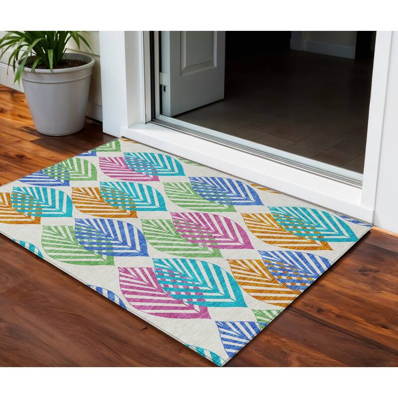 HomeRoots Floral Transitional Rectangle Outdoor Rug - 3' x 5'