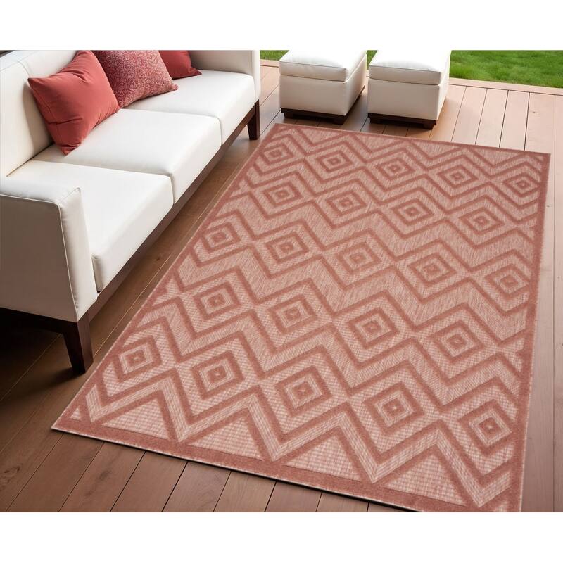 HomeRoots Contemporary Rectangle Outdoor Rug - 4' X 6' - Coral - 4' X 6'