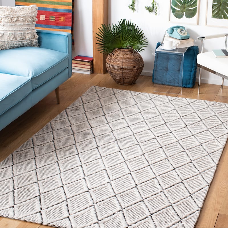 SAFAVIEH Handmade Marbella Gotelinde Wool Rug - 4' x 6' - Silver/Black