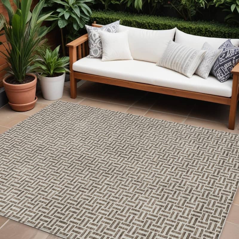 HomeRoots Geometric Transitional Rectangle Outdoor Rug - 8' X 10'