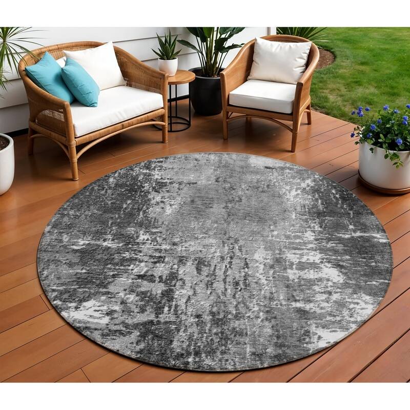 HomeRoots Abstract Transitional Rectangle Outdoor Rug - 8' Round