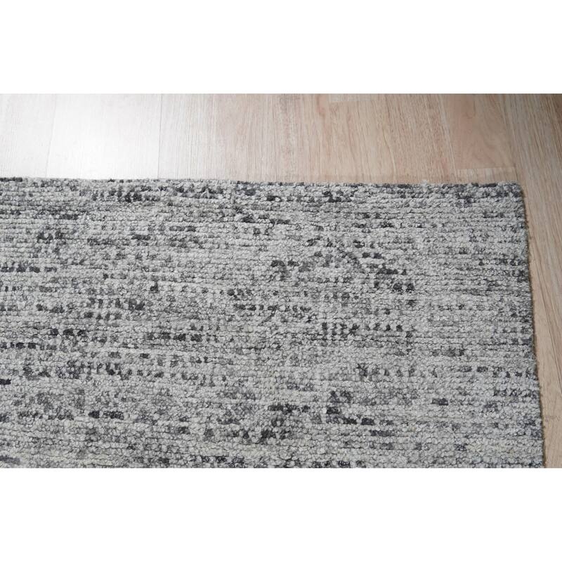 Hand-Knotted Natural Silk Grey Mix Contemporary Natural Silk Grass Design Rug - Modern Elegance and Luxurious Craftsmanship