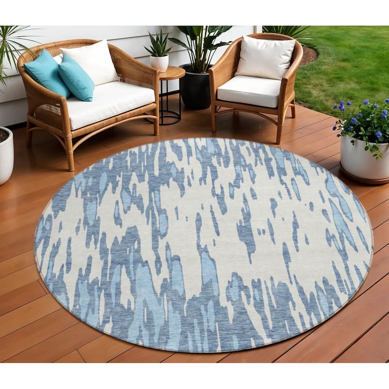 HomeRoots Abstract Transitional Rectangle Outdoor Rug - 8' Round
