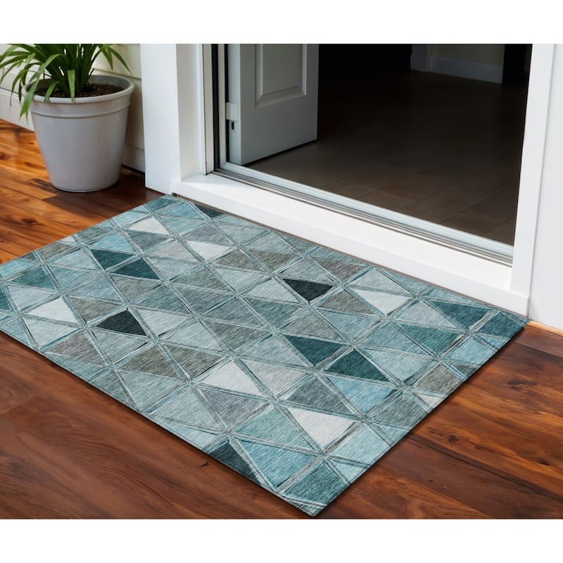HomeRoots Geometric Transitional Rectangle Outdoor Rug - 3' x 5'