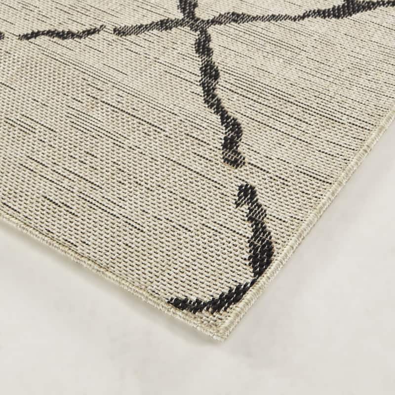 Dupree Recycled Abstract Indoor/Outdoor Area Rug