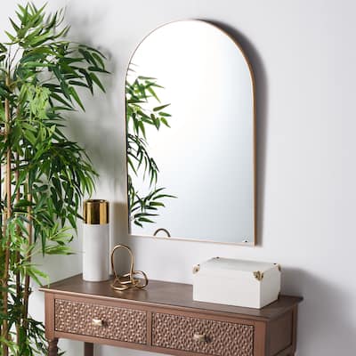 SAFAVIEH Britny 32-inch Arch-Crowned Top Gold Mirror - 20.3" W x 1" D x 31.8" H - 20Wx1Dx32H