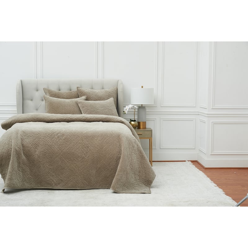 Vela French Grey Queen Quilt