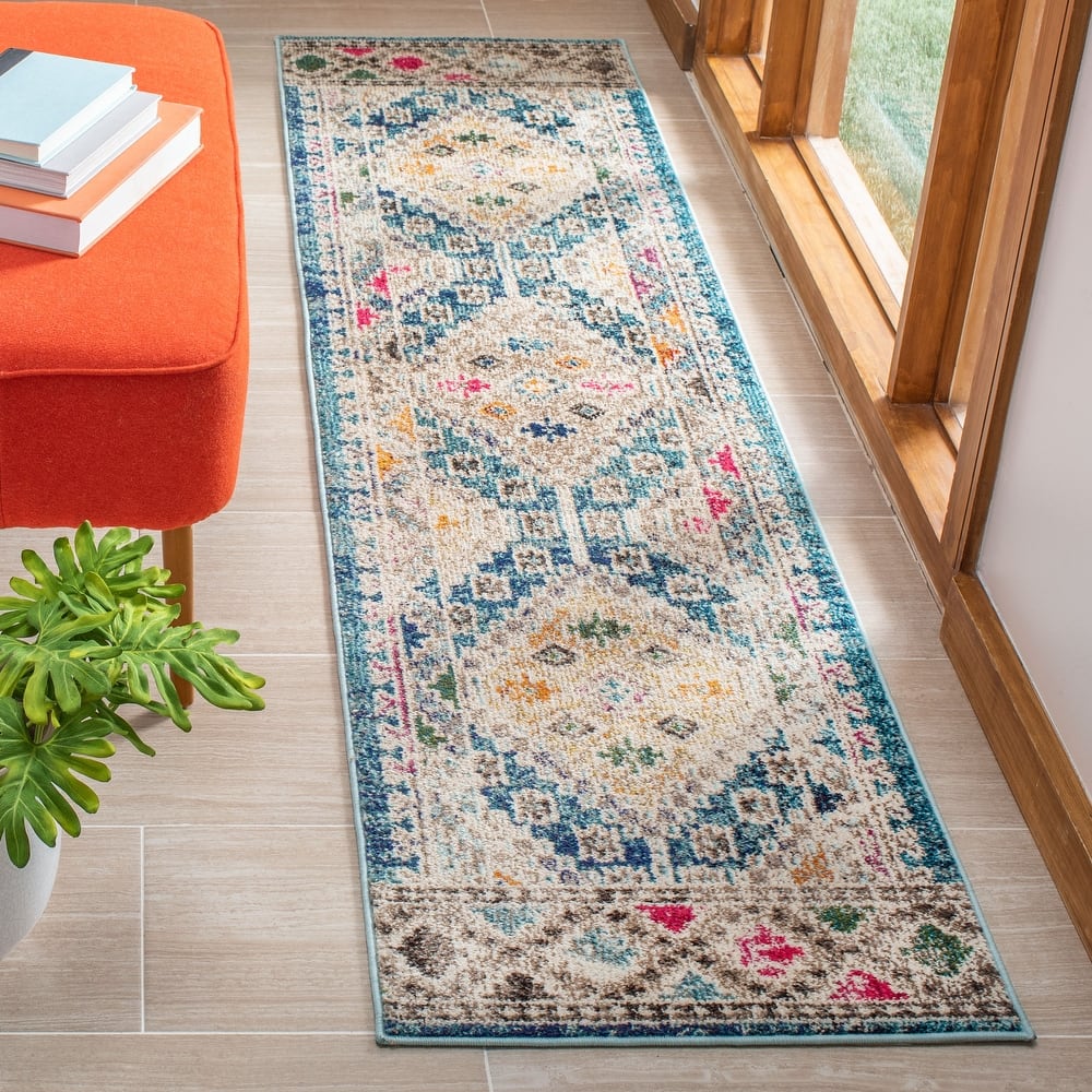 SAFAVIEH, Madison Hortensia Boho Diamond Distressed Rug