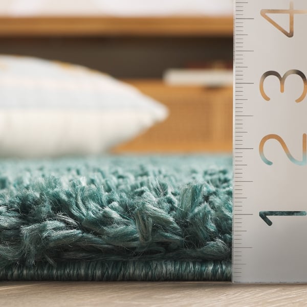 SAFAVIEH Fontana Shag Kimberlie Solid 2-inch Thick Rug