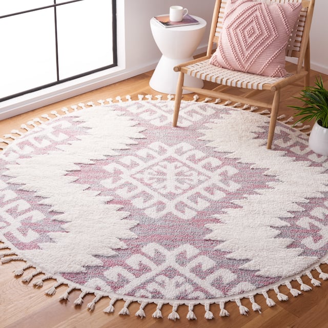 SAFAVIEH Moroccan Tassel Shag Iulieana Boho Tribal 2-inch Thick Rug - 6' Round - Pink/Ivory