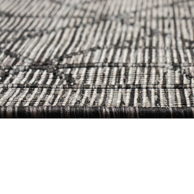 Liora Manne Carmel Pyramid Indoor/Outdoor Rug