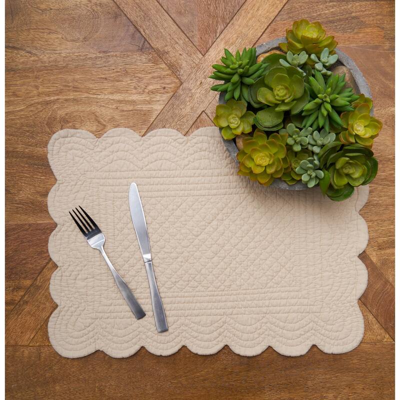Quilted Scallop Placemat Tan Set 6