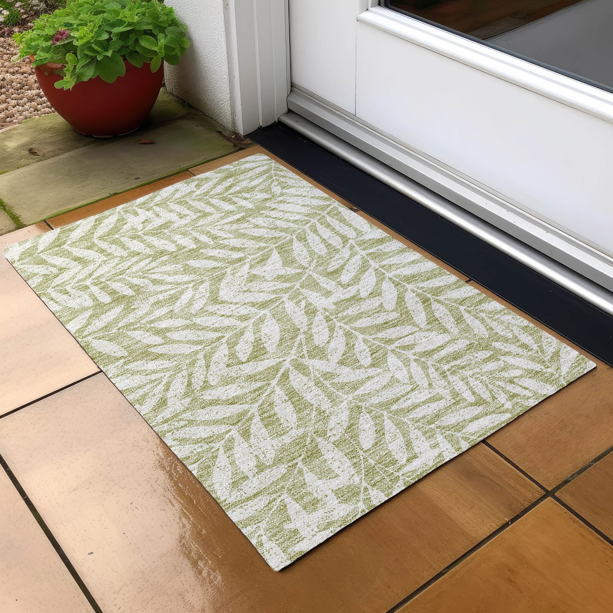Machine Washable Indoor/ Outdoor Chantille Palm Rug