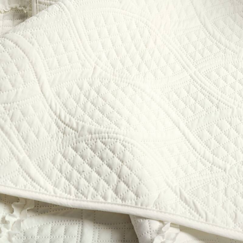 Lush Decor Avon Textured Ruffle 3 Piece Quilt Set