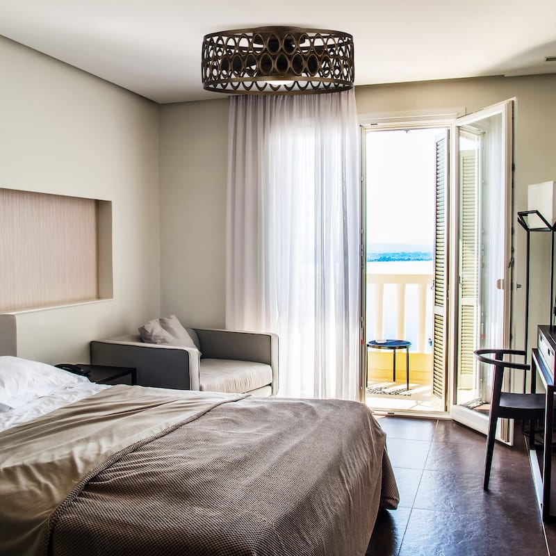 21" Antique Bronze Fandelier Caged Flush Mount Ceiling Fan with Remote - 21 in. D X 21 in. W X 8.1 in. H