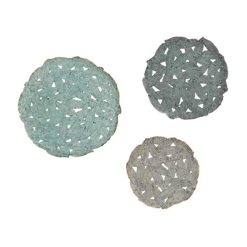 Roomfitters Textured Feather 3-Piece Metal Disc Wall Decor Set, Modern Round 20-Inch Dimensional verdigris Wall Art, Blue