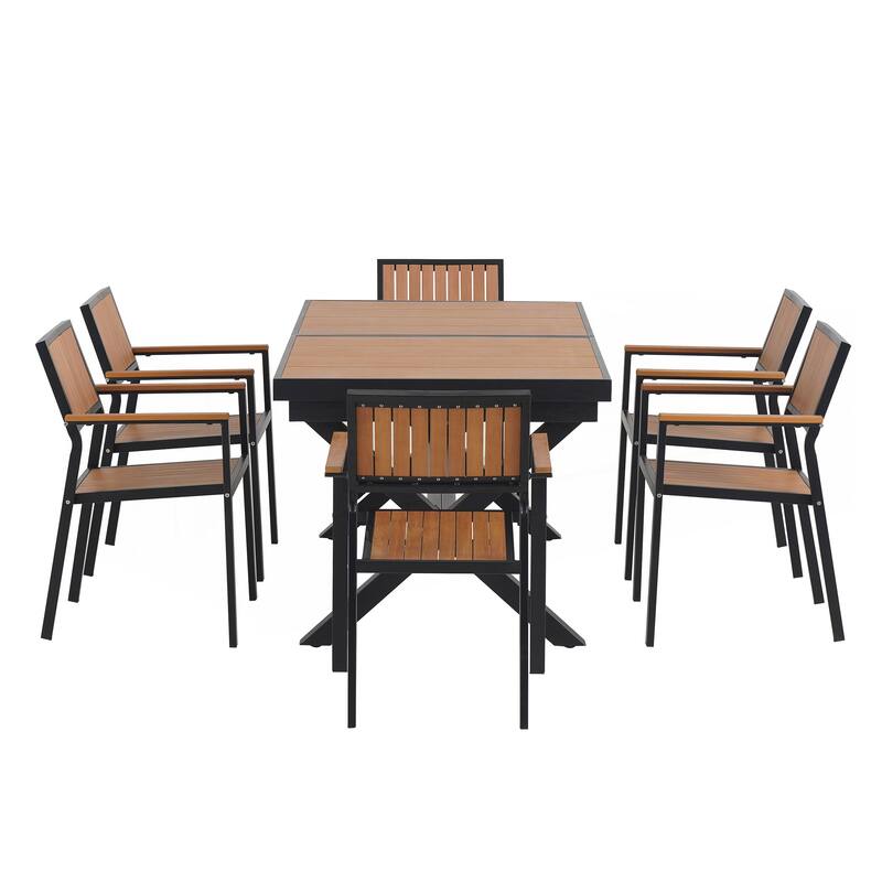 Experience Outdoor Dining Freedom with a Flexible Set
