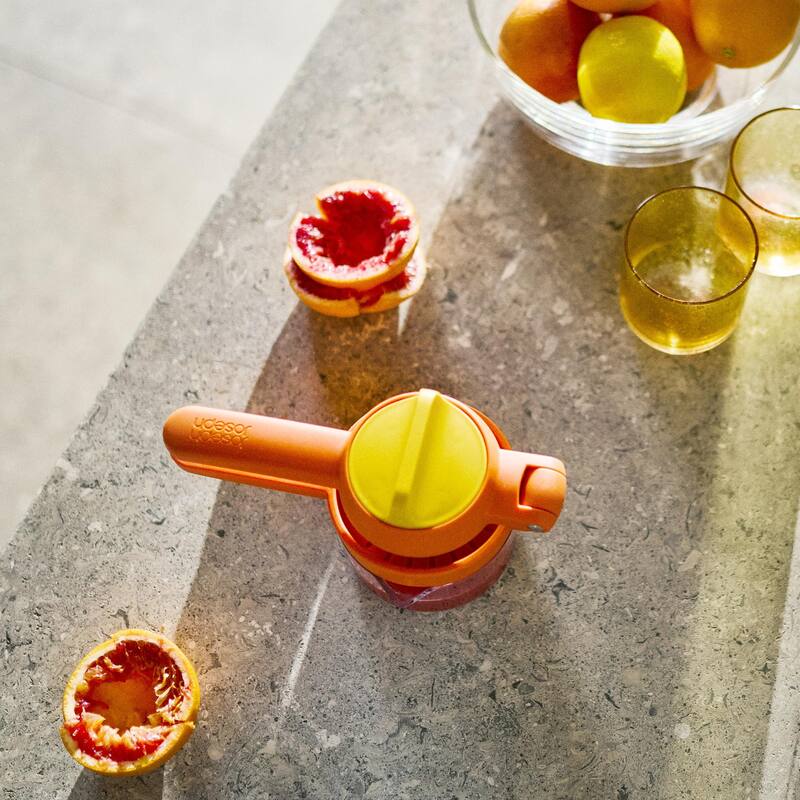 JuiceMax Plus Dual-action Citrus Press with Measuring Cup