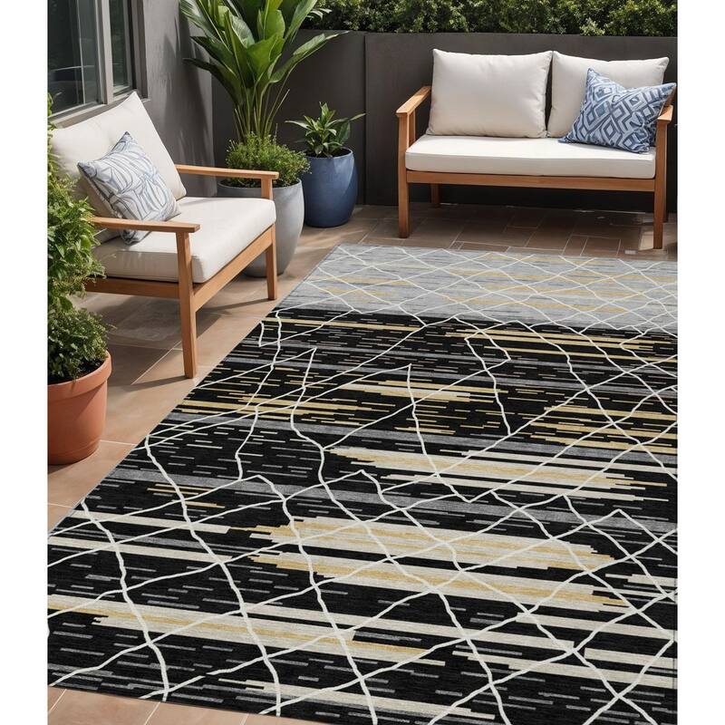HomeRoots Striped Modern Rectangle Outdoor Rug - 5' X 8'
