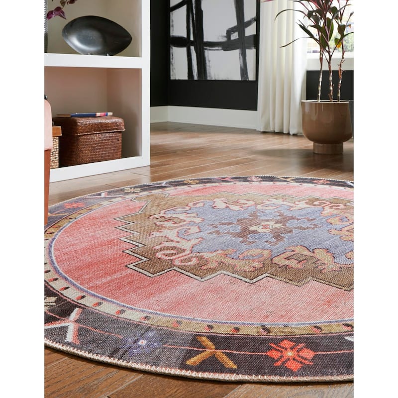 Traditional Rine Collection Area Rug - 7'7" Round - Pink