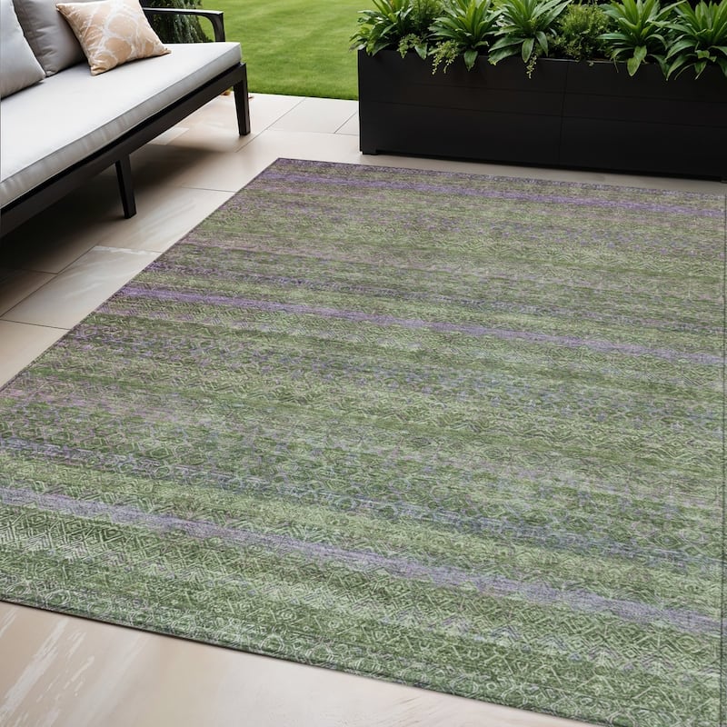HomeRoots Striped Transitional Rectangle Outdoor Rug - 5' X 8'