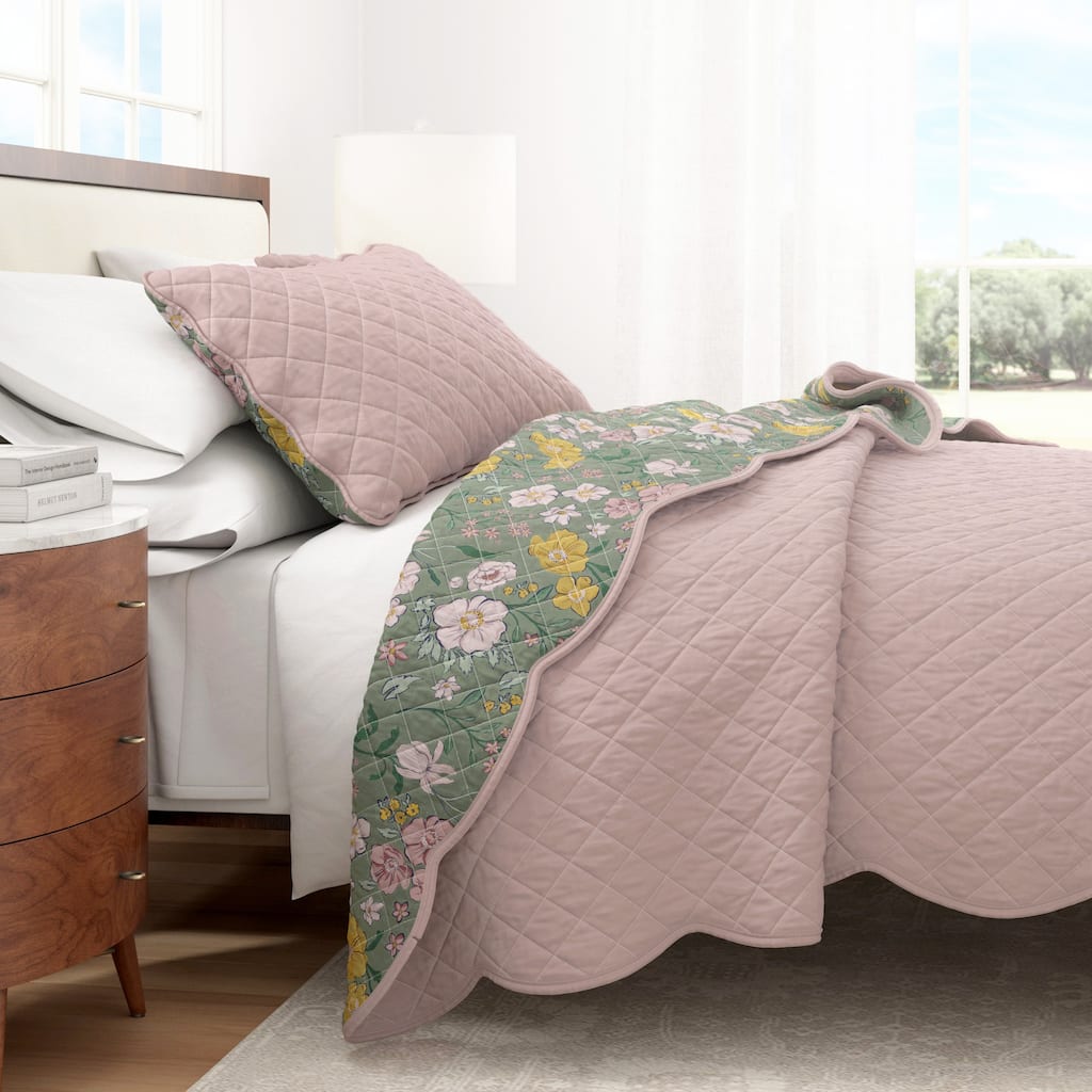 Linery & Co. Cotton Stitched Reversible Floral 3 Piece Scalloped Quilt and Sham Set