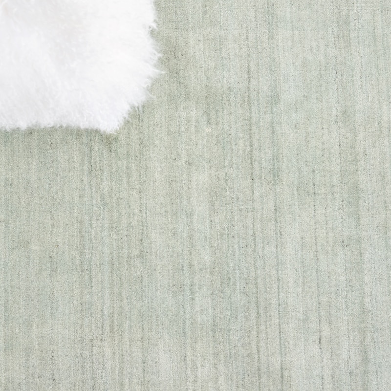 EXQUISITE RUGS Sanctuary Hand-loomed Bamboo Silk/Wool Light Green Area Rug.