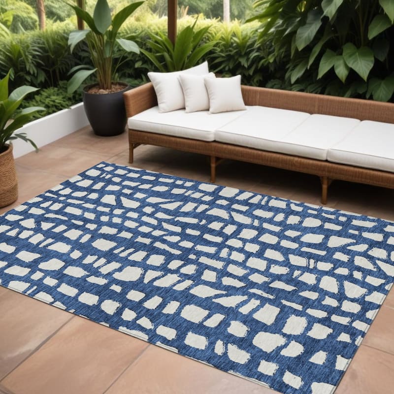 HomeRoots Abstract Transitional Rectangle Outdoor Rug - 10' X 14'