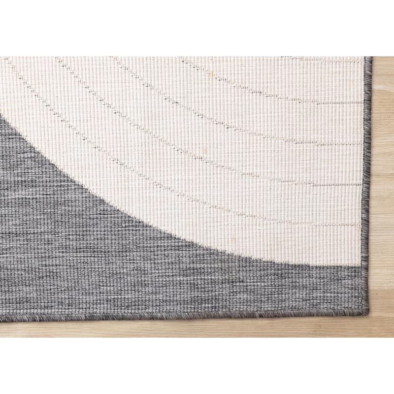 Grey White Double Arches Indoor/Outdoor Rug