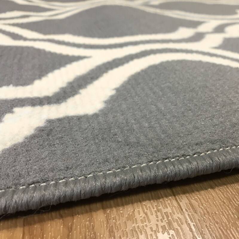 Contemporary Ornamental Double Trellis Power-Loomed Indoor Area Rug by Superior
